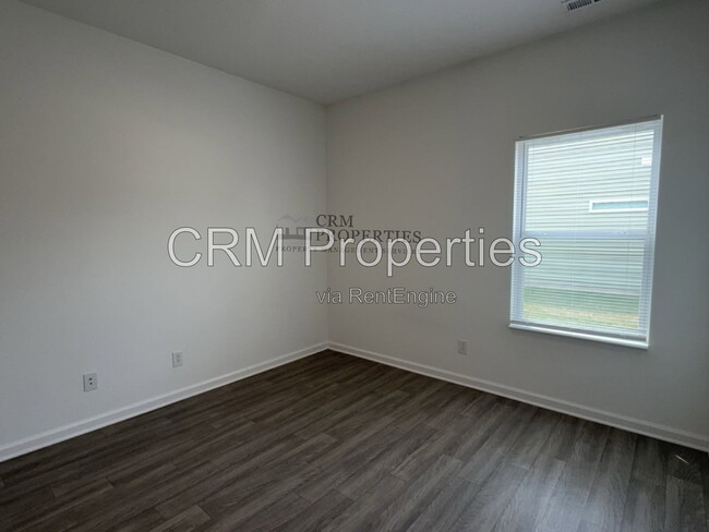 Building Photo - 3242 Somers Dr