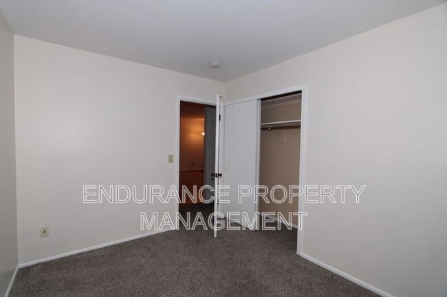 Building Photo - 1184 Holz Ave