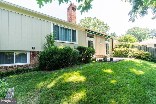 Building Photo - 10515 Meadow Bridge Ln
