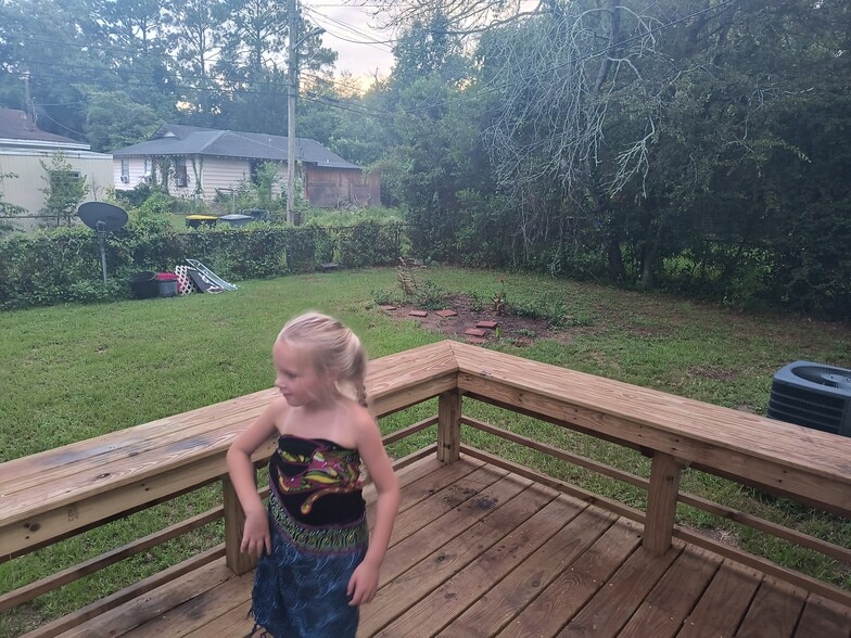 Back deck and yard - 2211 Hawthorne St