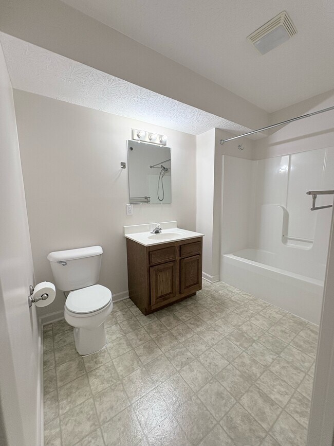 Building Photo - 38 Rosette Ln