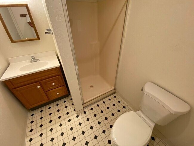 Building Photo - 1011 Cedar St