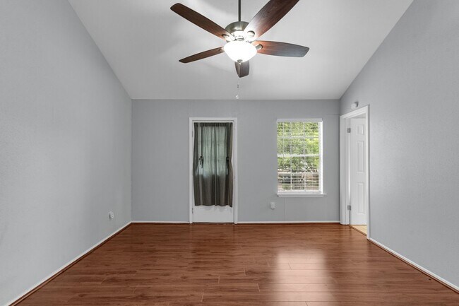 Building Photo - 11710 Southlake Dr