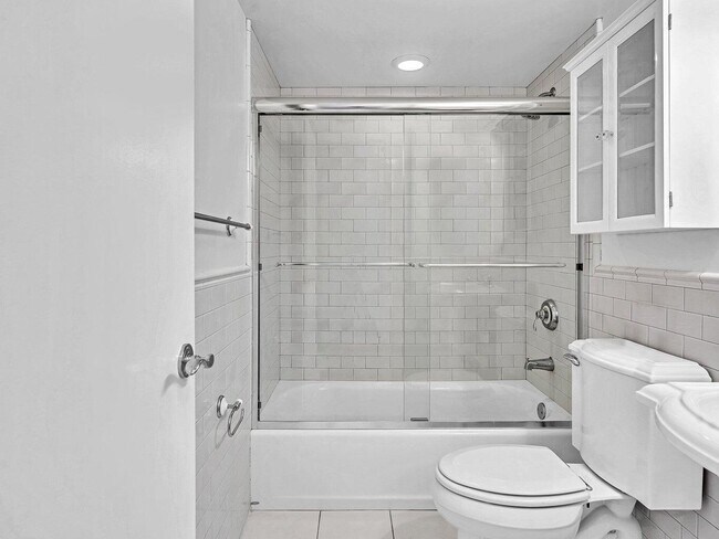 Building Photo - 4200 N Ocean Dr