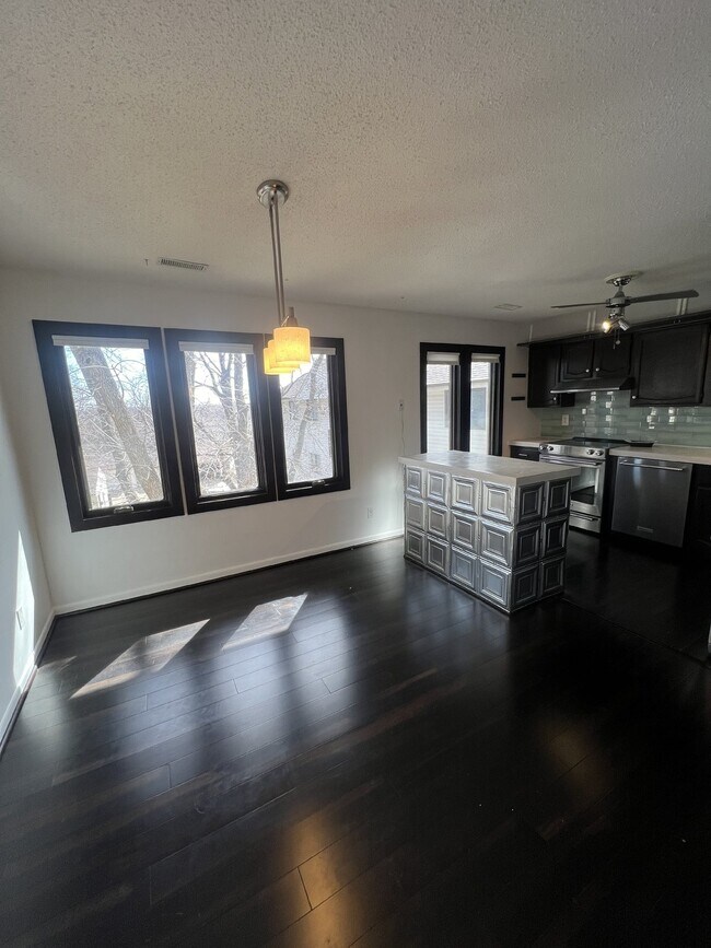 Building Photo - 9309 Sandler Dr