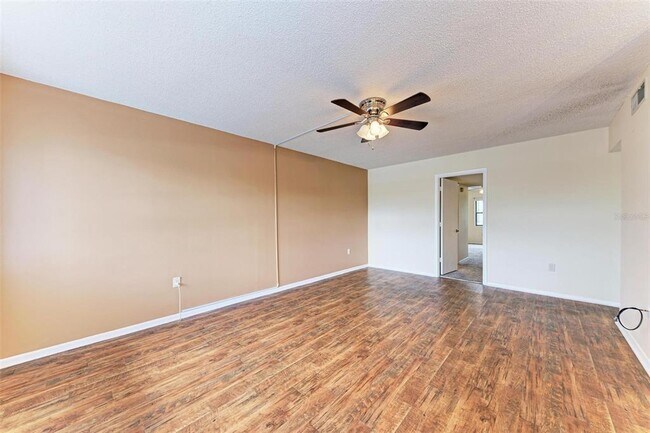 Building Photo - 305 30th Ave W