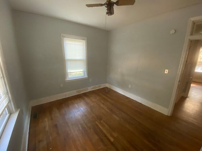 Building Photo - 1102 Murphy St