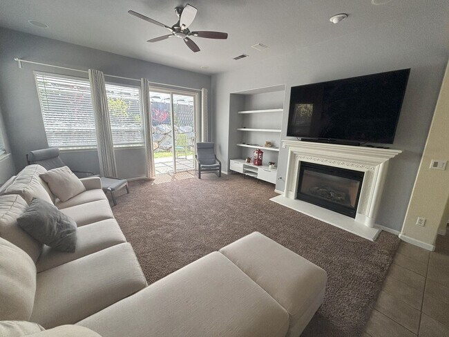 Building Photo - Sprawling Home Near UNR - One Level Living with 4 Beds - 3 Baths - 3 Car Garage