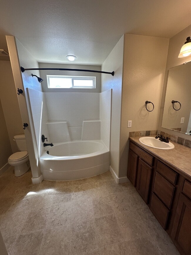 Building Photo - "Charming 4-Bed Home with Granite Accents & Hardwood Elegance in Meridian!"