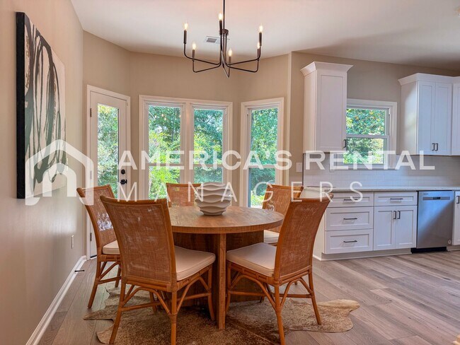 Building Photo - 825 Greystone Highlands Dr