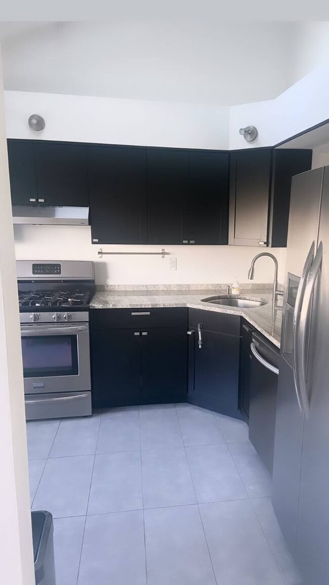 Building Photo - 422 Cypress Rd