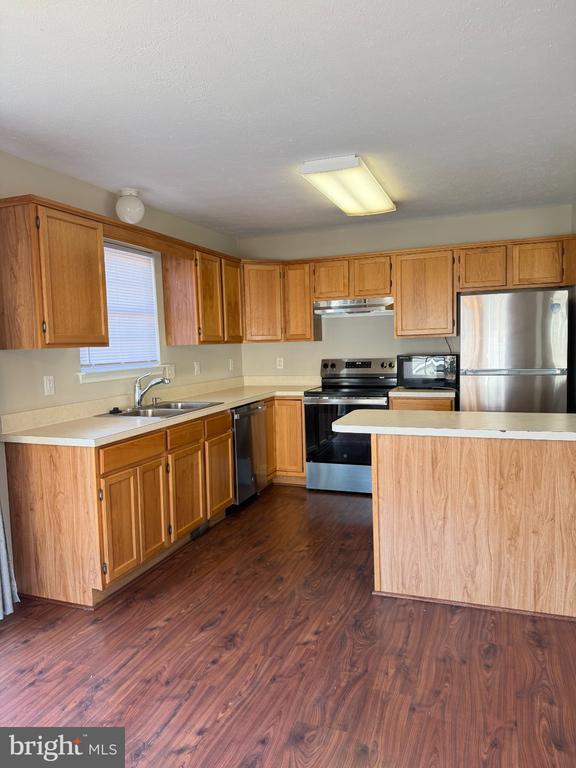 Building Photo - 206 Weathervane Dr