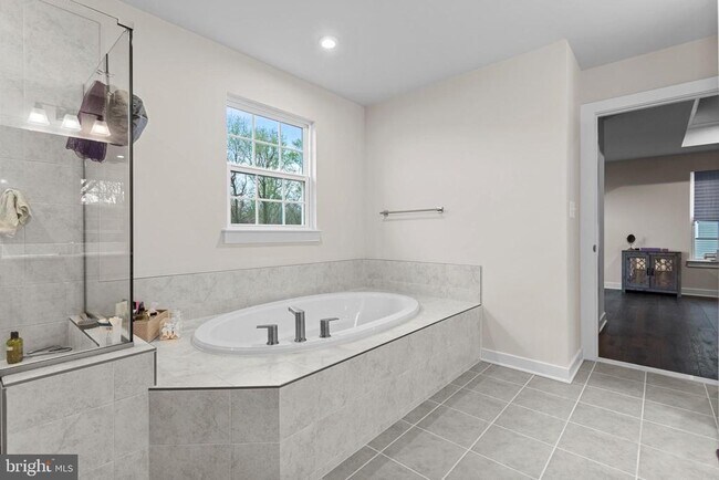 Building Photo - 12105 Empire Ln