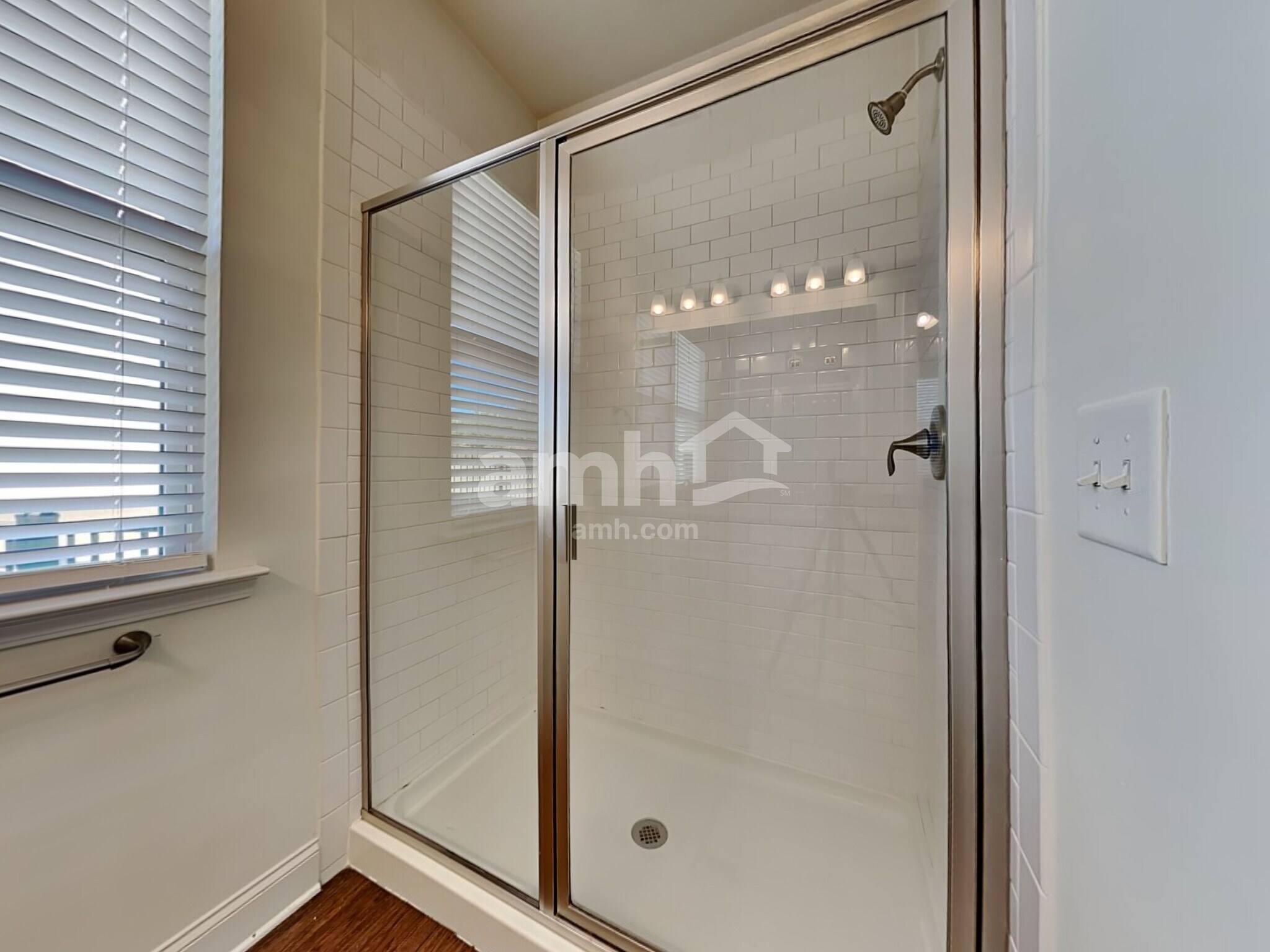 Building Photo - 713 Cyprus Ave