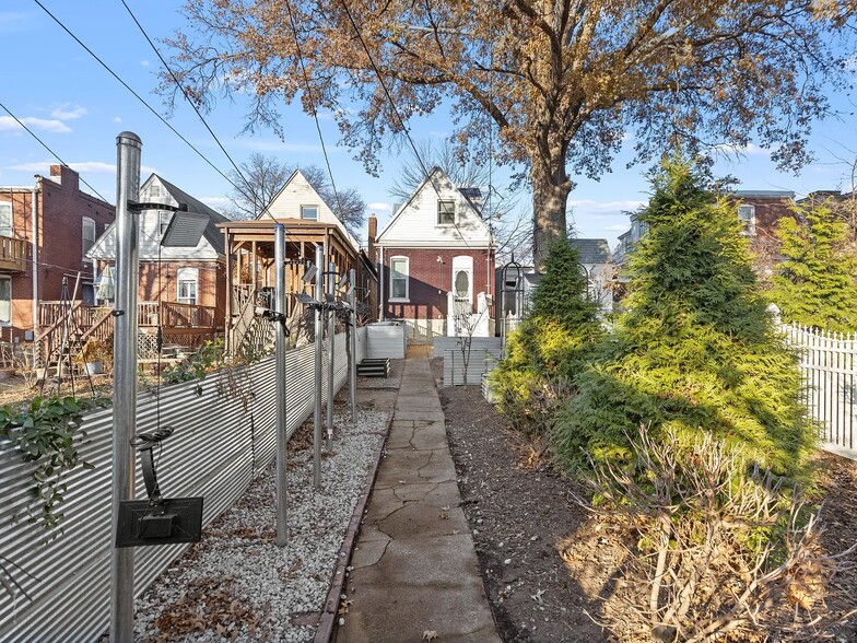 Building Photo - 6166 Crescent Ave