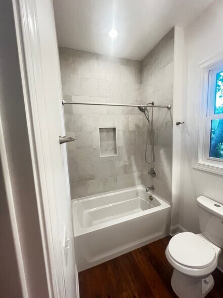 Full Bath #1 - 2101 Grantland Ave