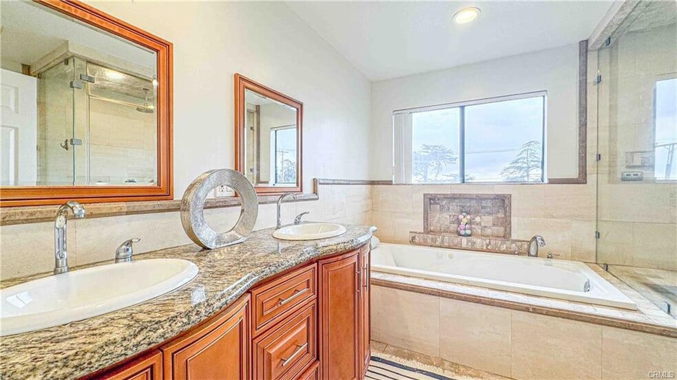 Dual sink - 5851 Friends Ave