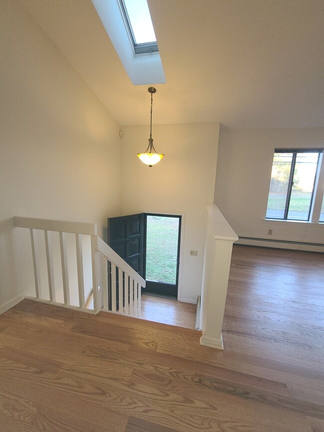 Building Photo - 15 Hoskins Rd