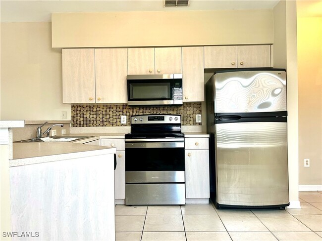 Building Photo - 909 SW 47th Terrace