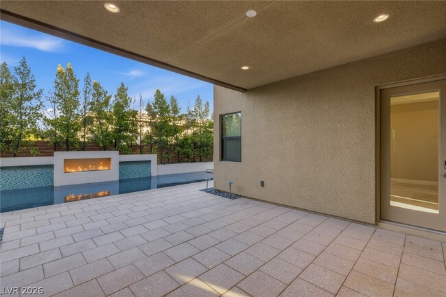Building Photo - 64 Grey Feather Dr