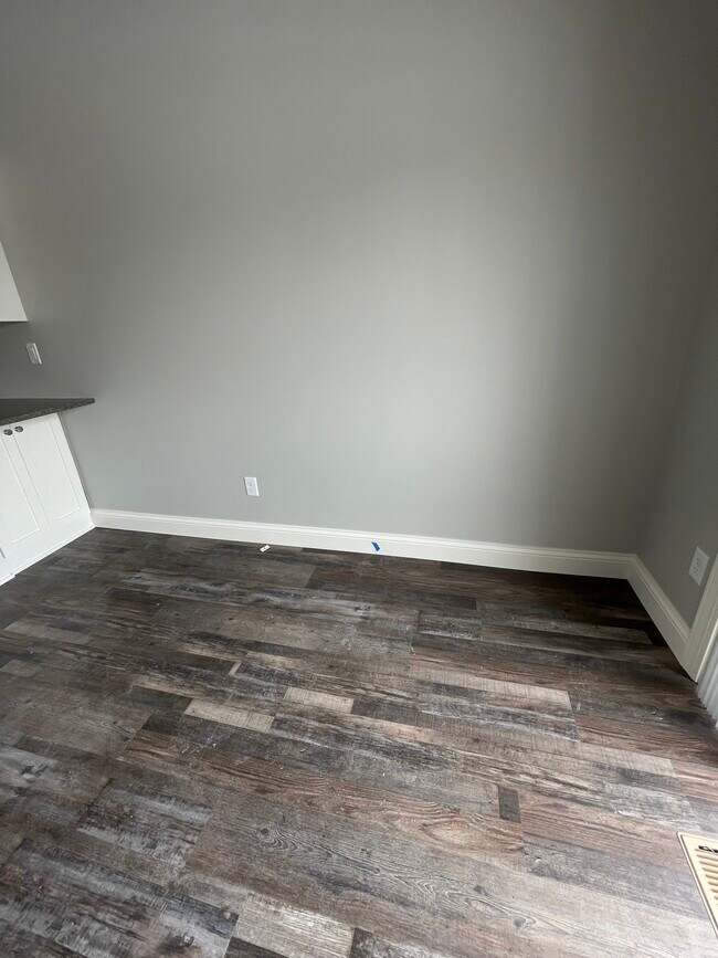 Building Photo - 18448 English Ave