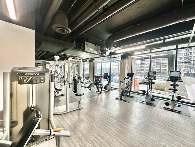 Building Photo - 2020 N Lincoln Park W