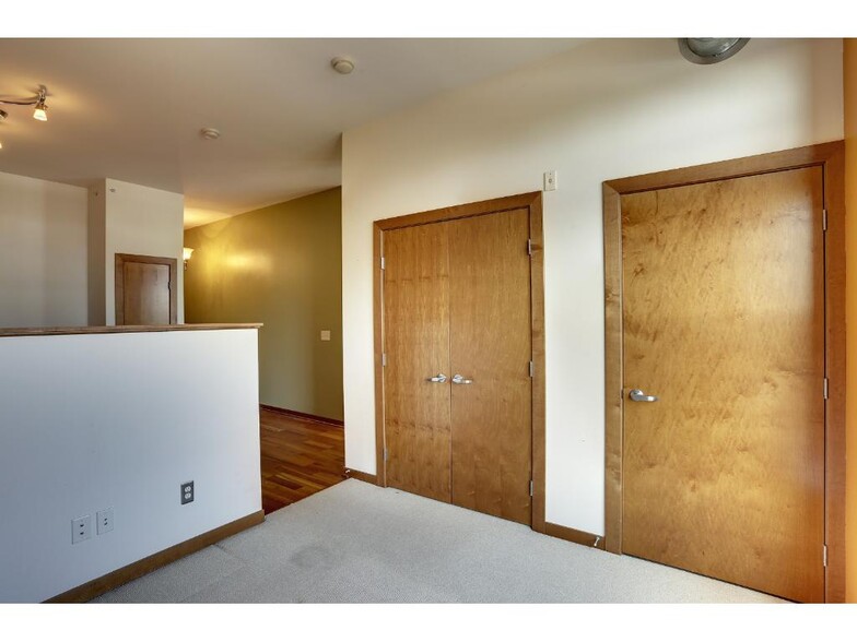 Bedroom with closets - 15 E Franklin Ave