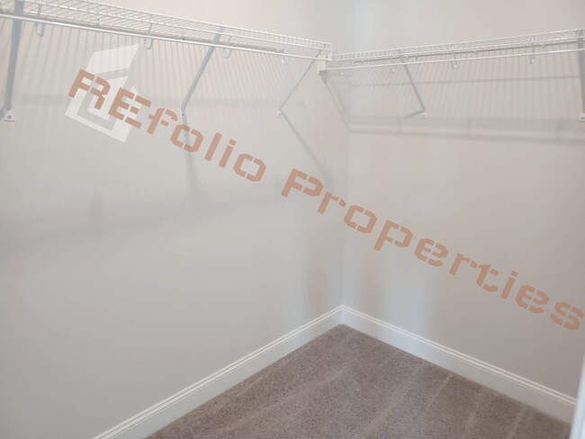 Building Photo - Gorgeous 3 Bedroom, 2.5 Bath,  1-Car Garag...