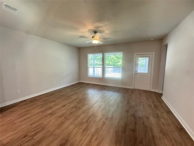 Building Photo - 108 Sorghum Dr