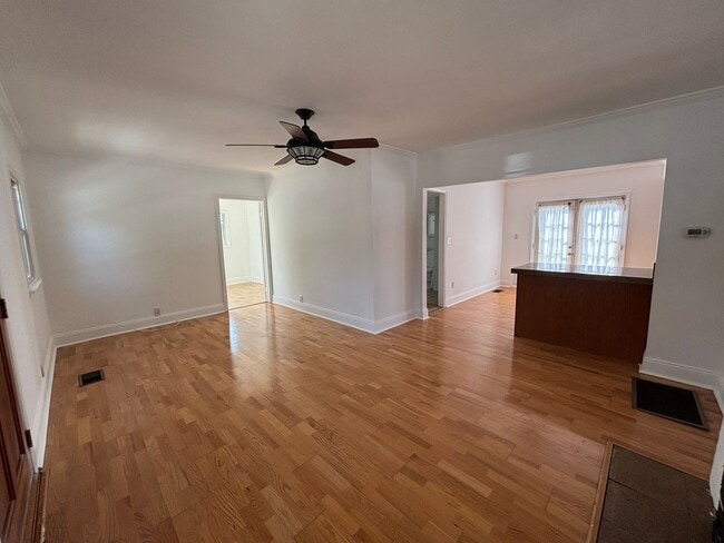 Building Photo - Charming 2+1 house for rent with small yar...