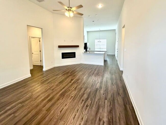 Building Photo - OPEN HOUSE! Now Leasing a 5-Bedroom 3 Bath Home in Horn Lake, MS.