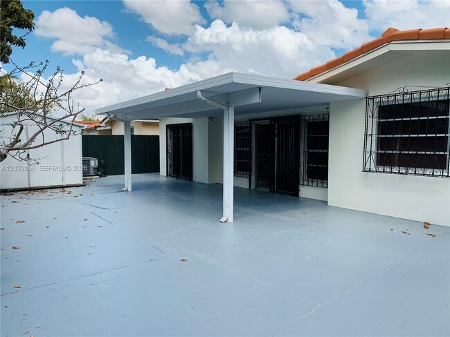 Building Photo - 4120 SW 69th Ave