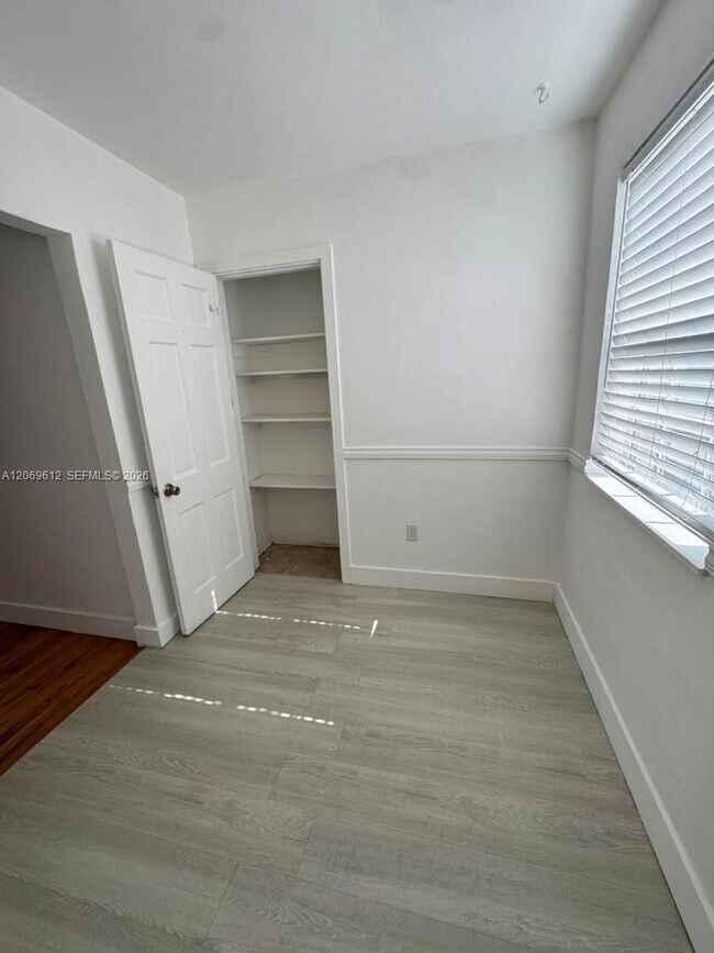Building Photo - 15 Sidonia Ave