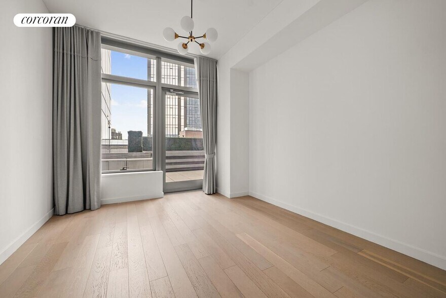 Building Photo - 3 Ct Square W