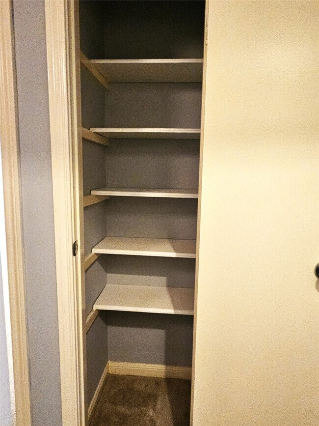 Building Photo - 11710 Southlake Dr