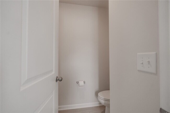 Building Photo - 14 Loebner Ln