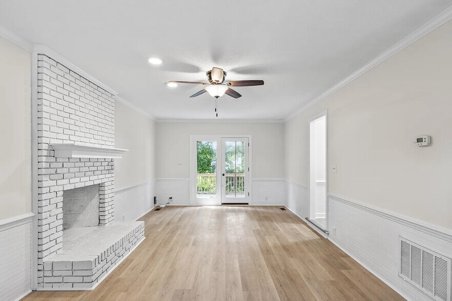 Building Photo - 623 Elmwood Ct