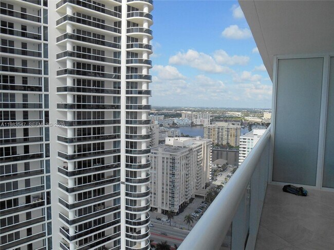 Building Photo - 1830 S Ocean Dr