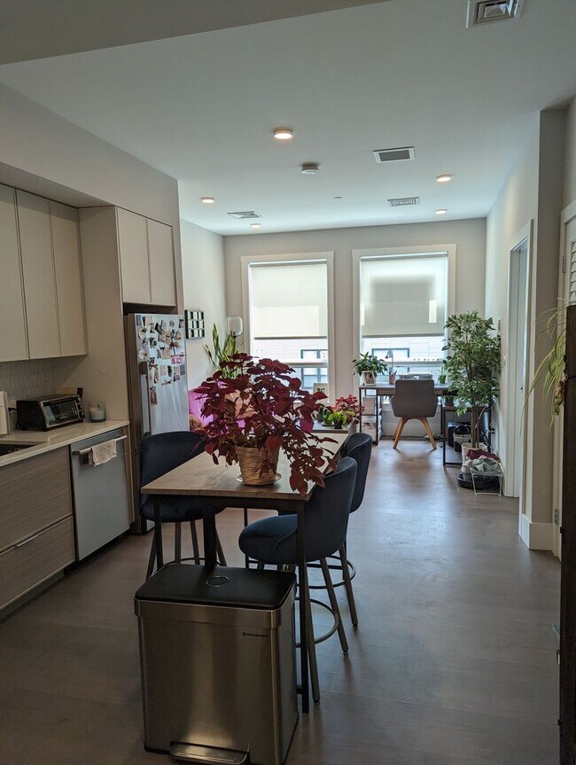 Building Photo - Jamaica Plain luxury 1 bedroom penthouse f...