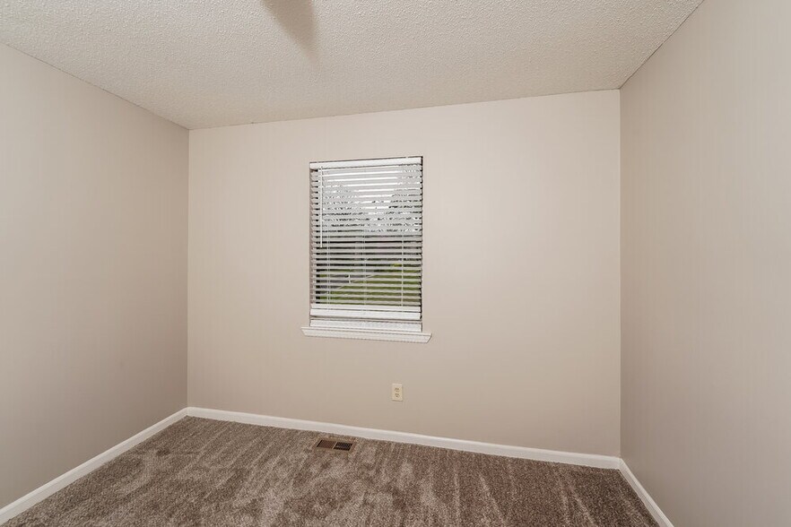 Building Photo - 5201 Willow Ridge Ln