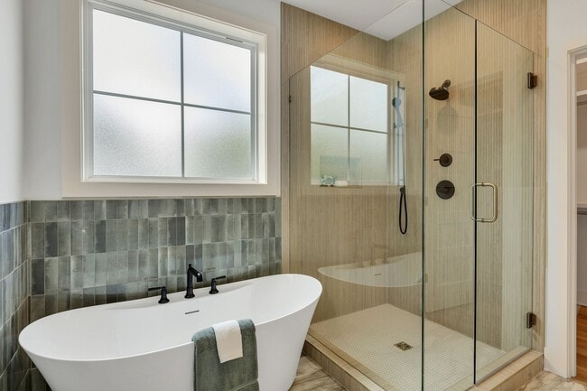 Building Photo - 660 Vernon Ave