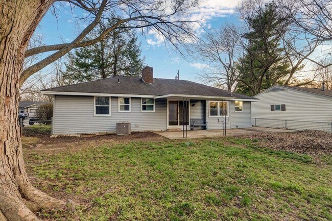 Building Photo - 2843 E Monroe Terrace