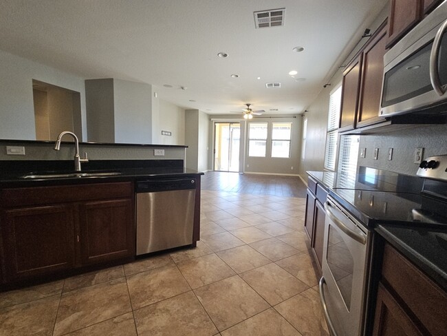 Building Photo - 845 E Doral Ct