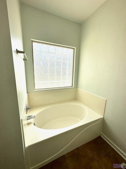 Building Photo - 40303 Crestridge Dr