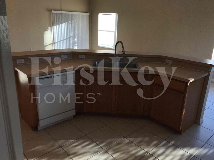 Building Photo - 1175 St Tropez Ct