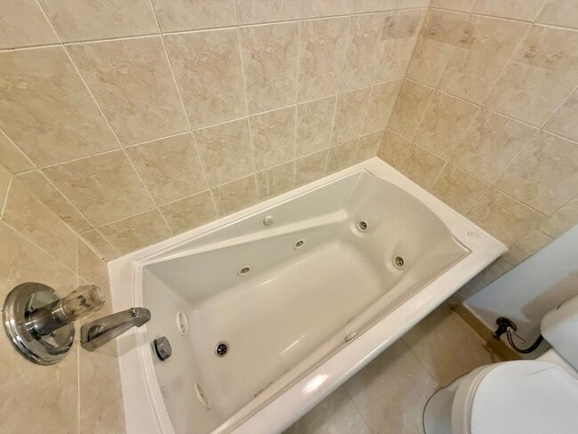 Building Photo - Great 1 Bed 1 Bath in Eckington/Bloomingdale at the Madison Condominiums