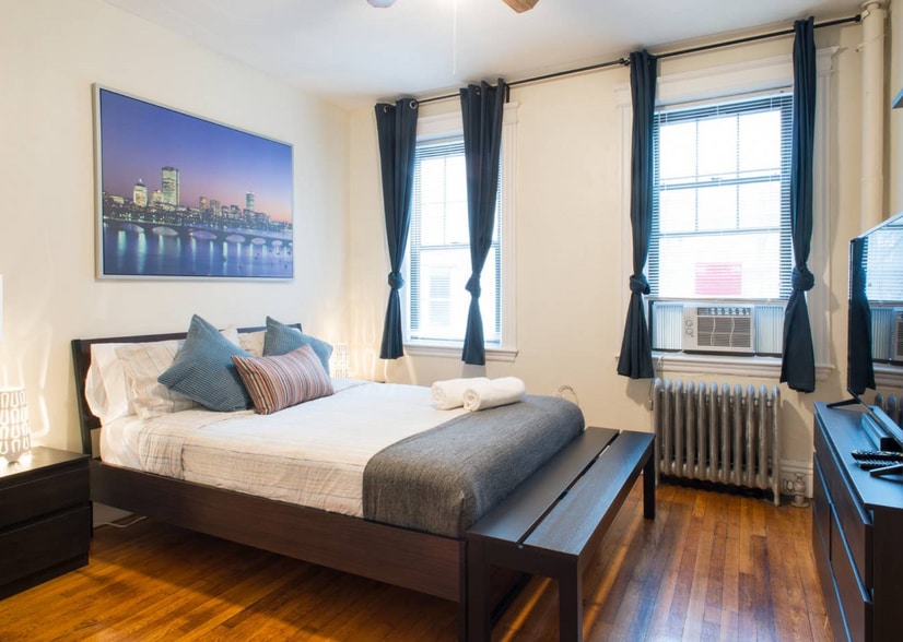 Building Photo - 52 Queensberry St