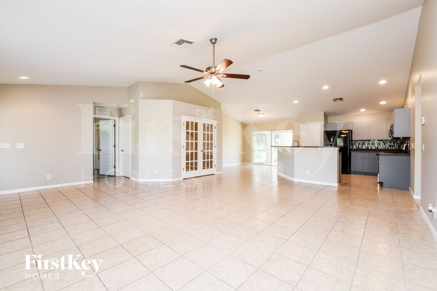 Building Photo - 1220 Bayou St E