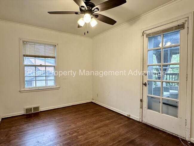 Building Photo - Charming Colonial-Style Home in the Desira...