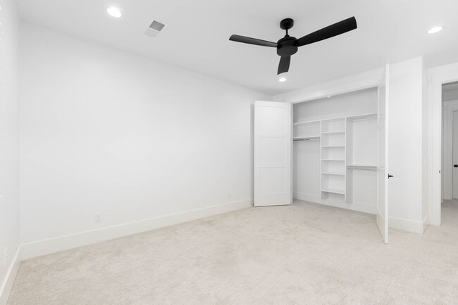 Building Photo - Gorgeous 5 bed 3.5 bath in Desert Canyons